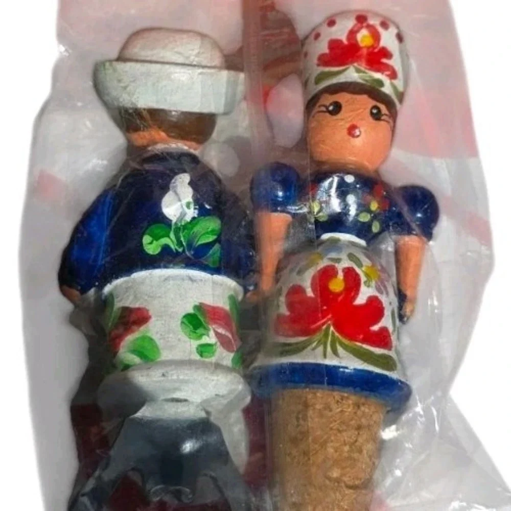 NWT  HUNGARY Girl & Boy‎ WOODEN WINE BOTTLE CORK STOPPER & OPENER Handpainted